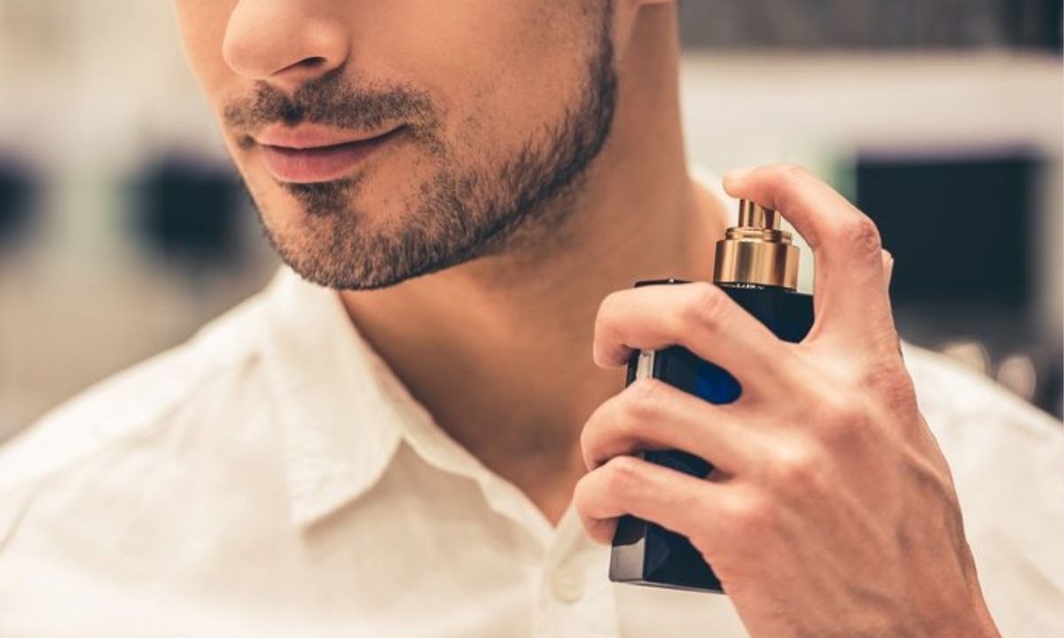 6 Kesalahan Pakai Parfum & Tips Menggunakan Parfum agar Wangi Tahan Lama