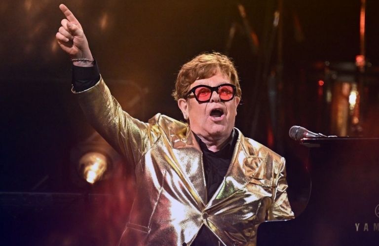 Elton John Mencuri Perhatian 7,3 Juta Penonton TV dengan Penampilan di Glastonbury