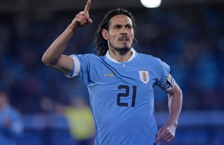 Edinson Cavani Siap Tinggalkan Valencia dan Melanjutkan Karier di Turki: Apa Dampaknya Bagi Los Che?