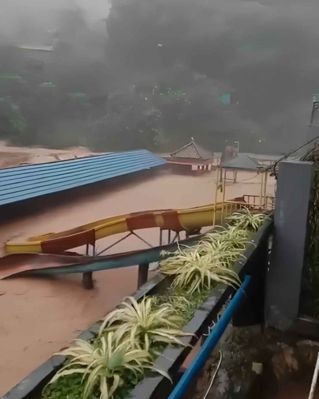 Setelah Sumatera, Kini Banjir Bandang Sapu 4 RW di Bandung Barat