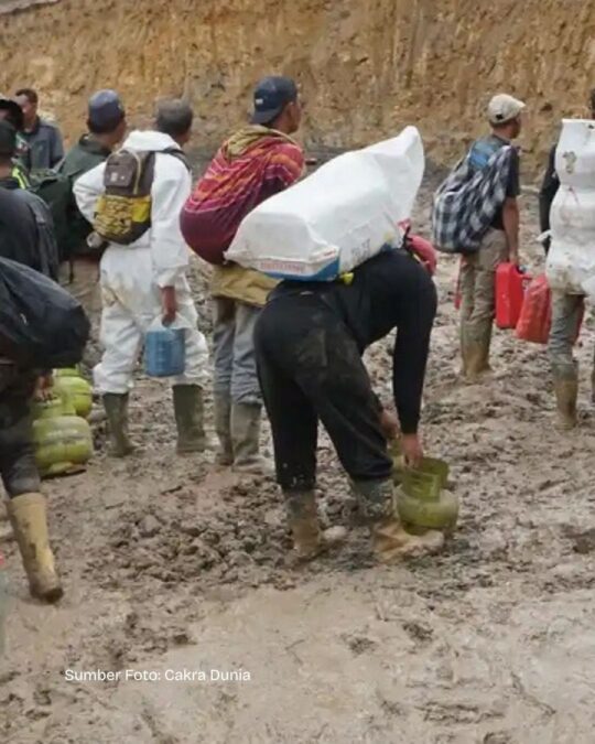 Warga Aceh Jalan Kaki Ribuan Kilometer Pikul Cabai-Kopi Demi Tukarkan Dengan Beras