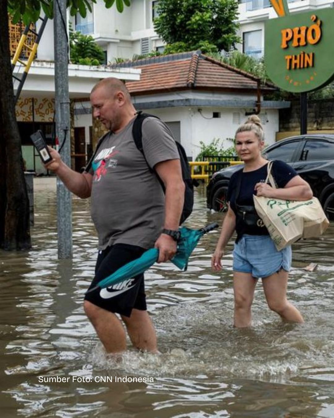 Hujan Deras Menyebabkan Banjir Dan Longsor di Kawasan Wisata Ubud Hingga Ruas Jalan Utama Jebol