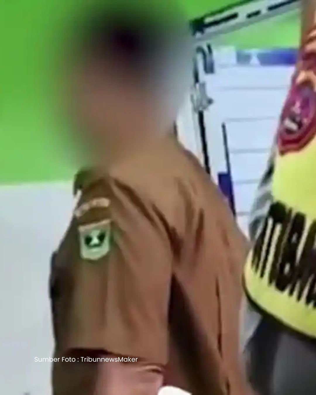 Polisi Grebek Oknum Guru dan Pemuda di Dalam Masjid.
