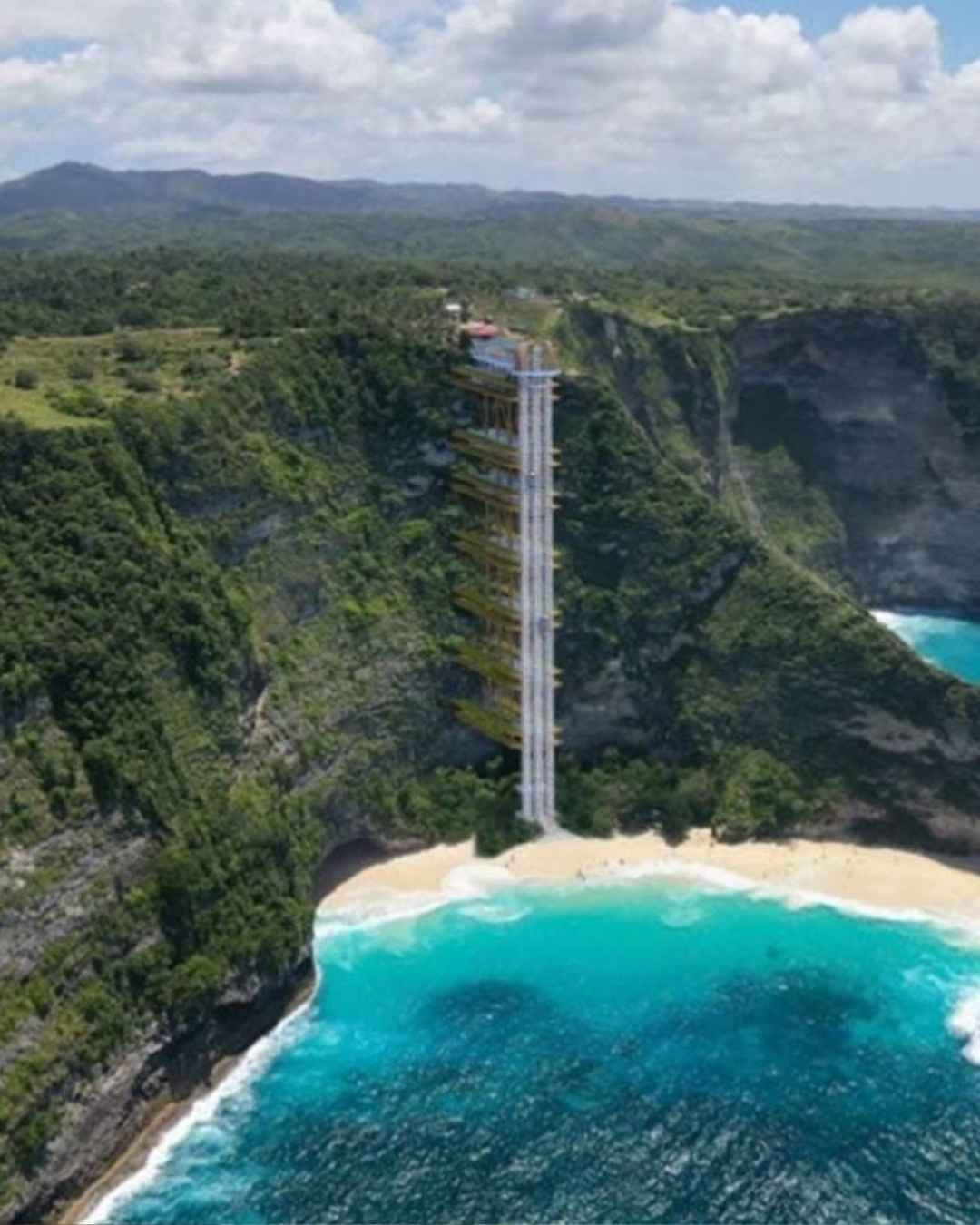Lift Kaca Pantai Kelingking Dinyatakan Ilegal, Gubernur Bali Beri Waktu 6 Bulan untuk Pembongkaran