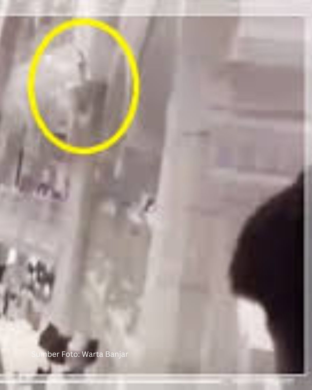 Menegangkan!! Askar Selamatkan Seorang Pria Yang Loncat Dari Atas Masjidil Haram