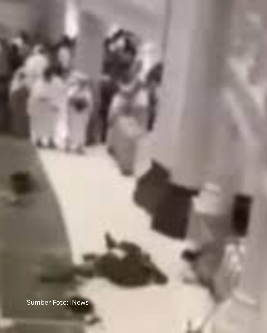 Menegangkan!! Askar Selamatkan Seorang Pria Yang Loncat Dari Atas Masjidil Haram