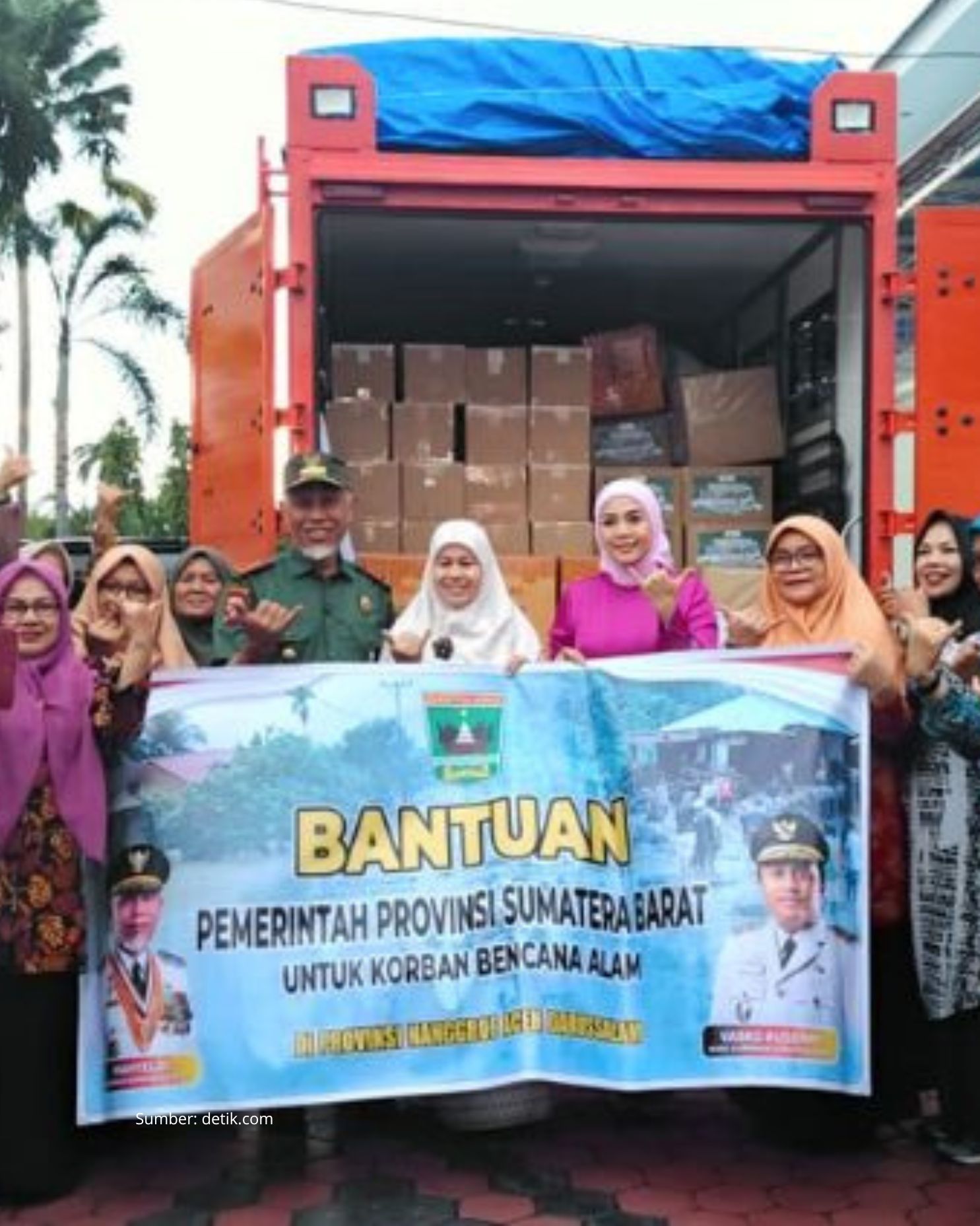 PKK Sumatra Barat Membagikan 2,5 ton Rendang Kepada Para korban Bencana Banjir dan Longsor di tiga Provinsi