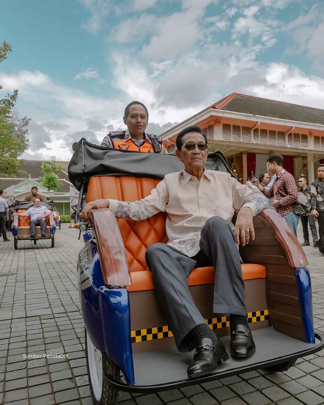 (KAI) baru-baru ini menyerahkan 50 unit becak listrik kepada Pemerintah Daerah DIY