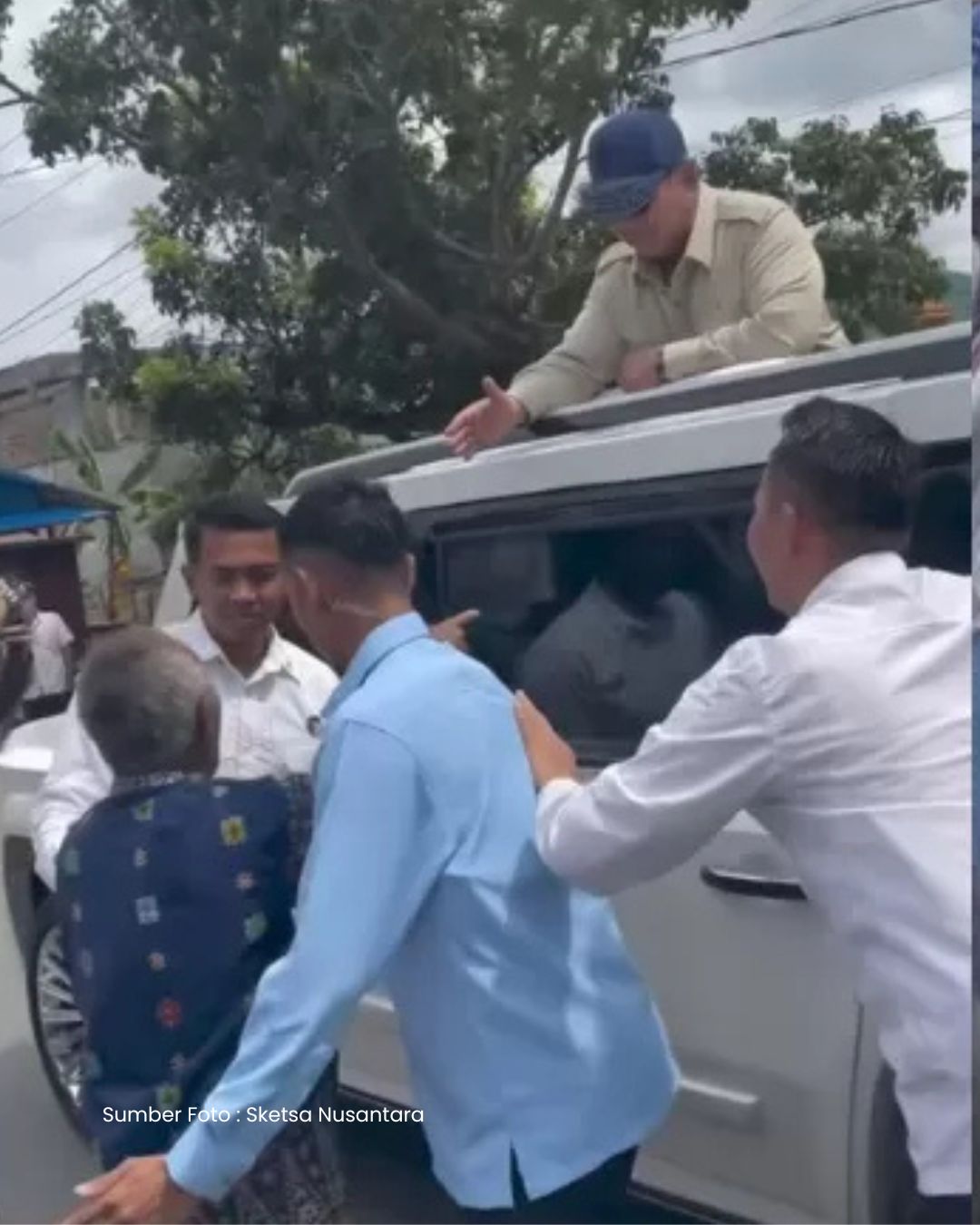 Pria Nekat Ini Adang Dan Teriaki Mobil Prabowo Saat Kunjungan Kerja.