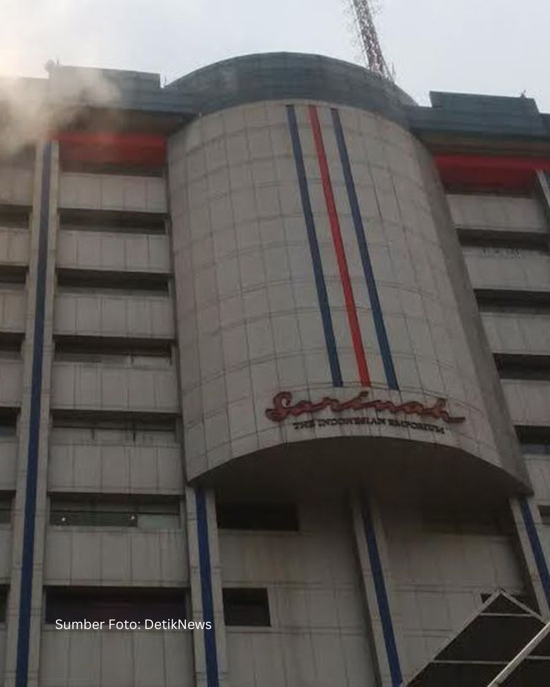 Api Lahap Billboard Sarinah, Damkar & Tim Internal Bergerak Cepat