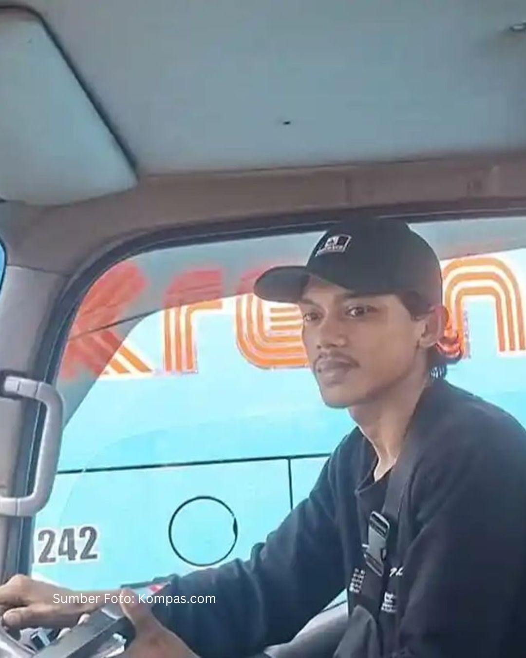 Terjebak Macet Akibat Banjir, Sopir Es Batu dipotong Gaji Karena Muatan Mencair