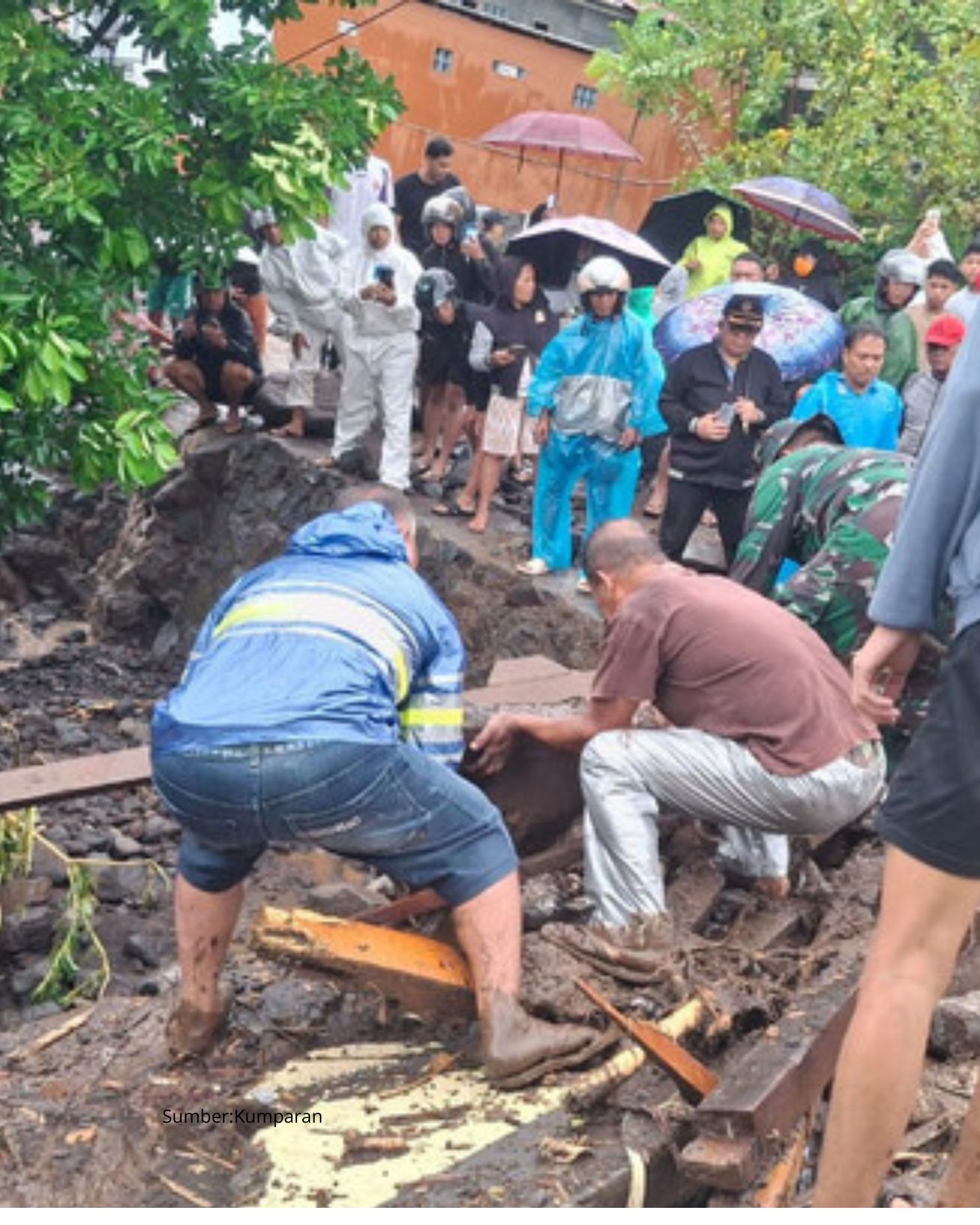 Belasann Orang Tewas Akibat Banjir Bandang di Sitaro