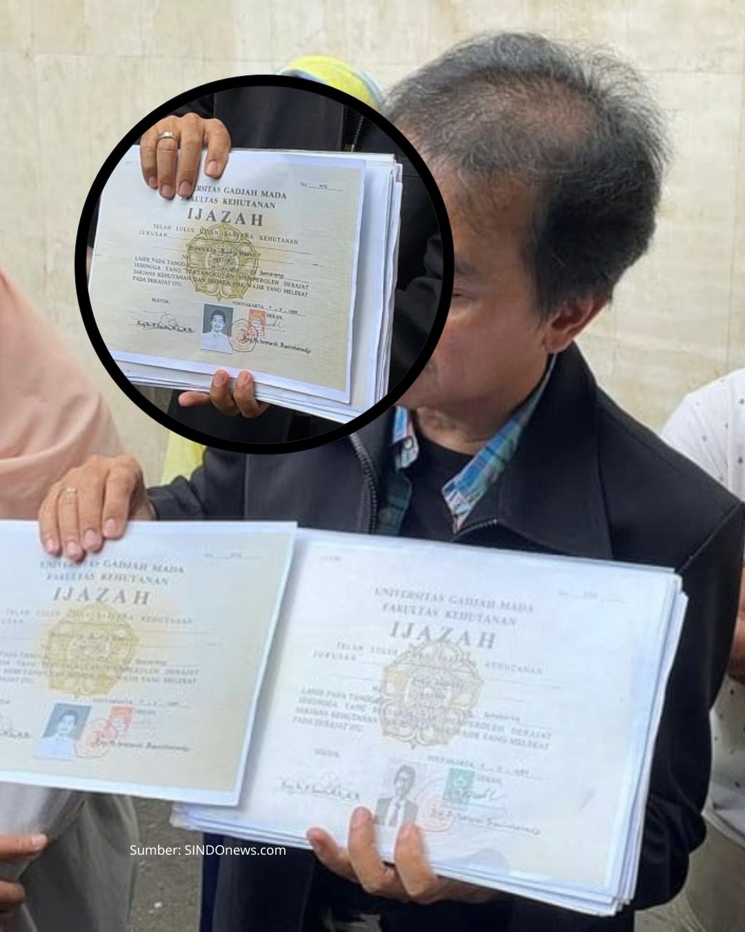 Roy Suryo Tunjukan Perbedaan Ijazah Jokowi dengan Alumni UGM Angkatan 79