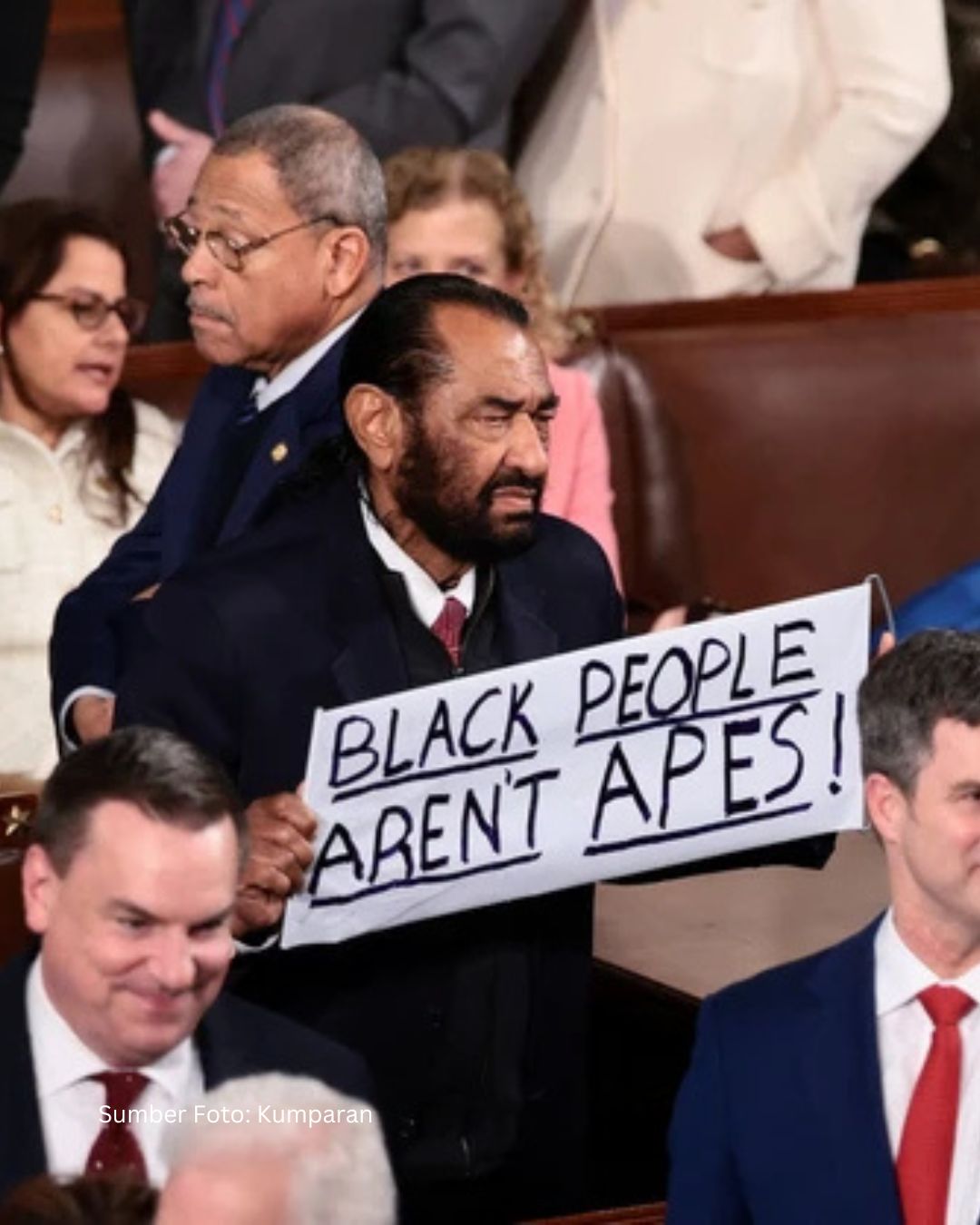 Poster 'Black People Aren’t Apes!' Guncang Sidang Kongres