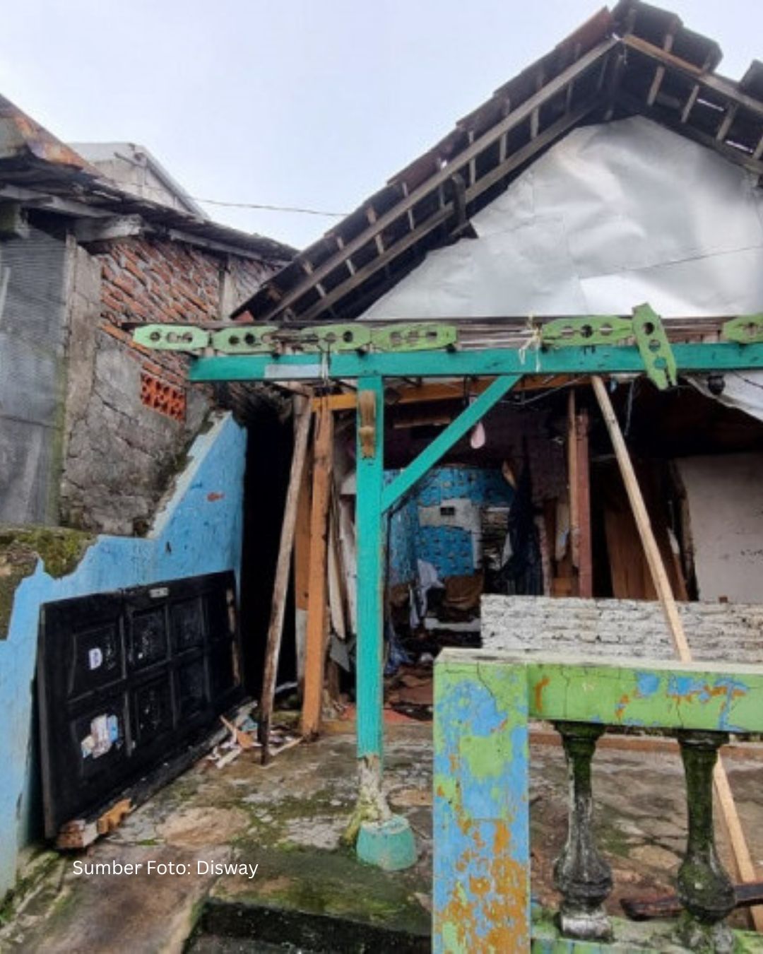 Angin Kencang & Puting Beliung Terjang Jateng-Jakarta: Pohon Tumbang, Rumah Rusak!