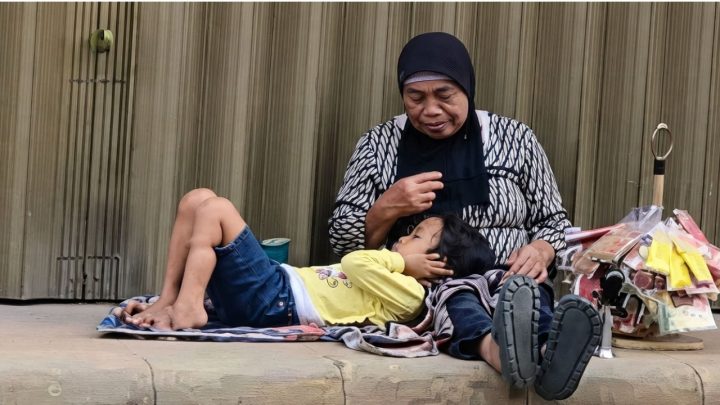 Kisah Pilu, Anak Difabel yang Dibuang Orang Tua Kandung, Kini Diasuh Pedagan Asongan