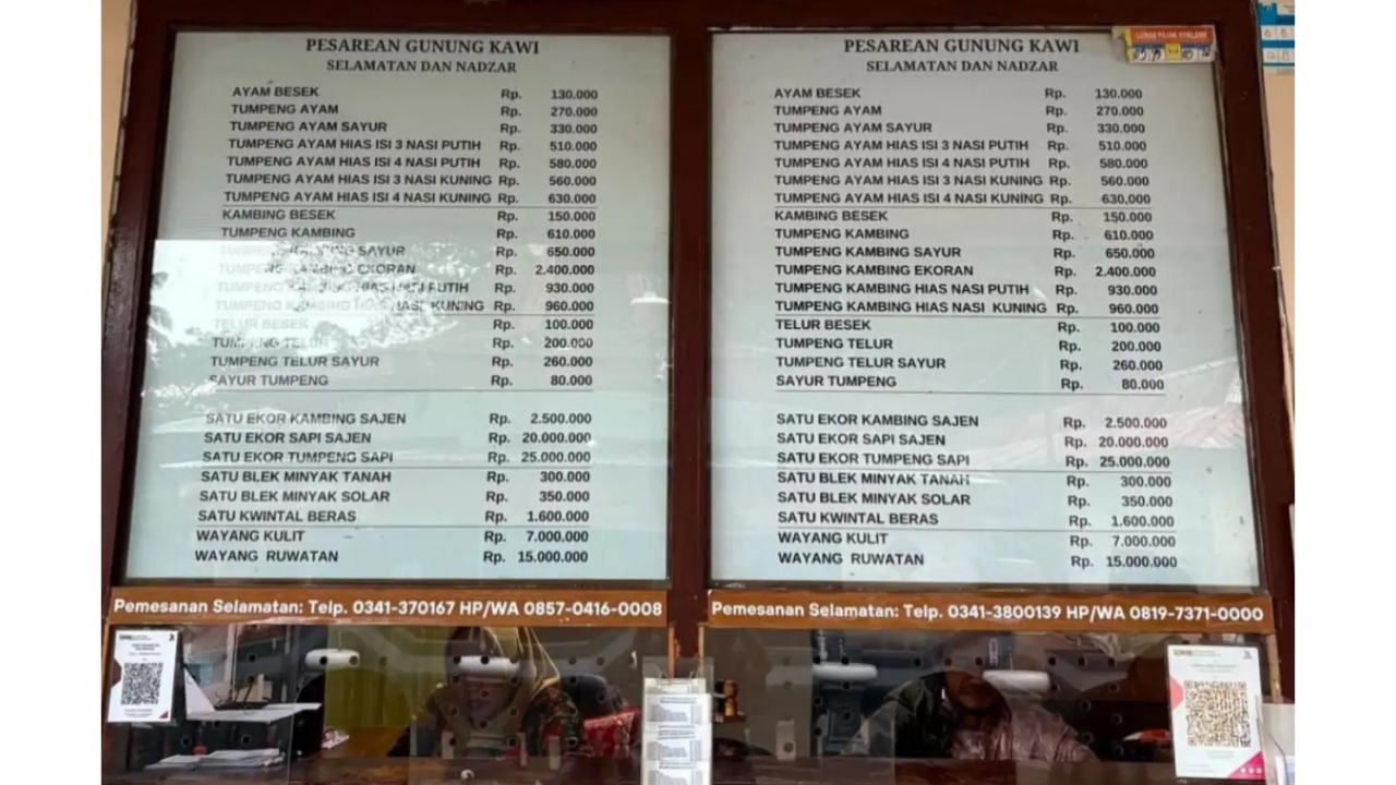 Daftar harga terpampang di loket masuk kawasan gunung Kawi. Foto: Istimewa
