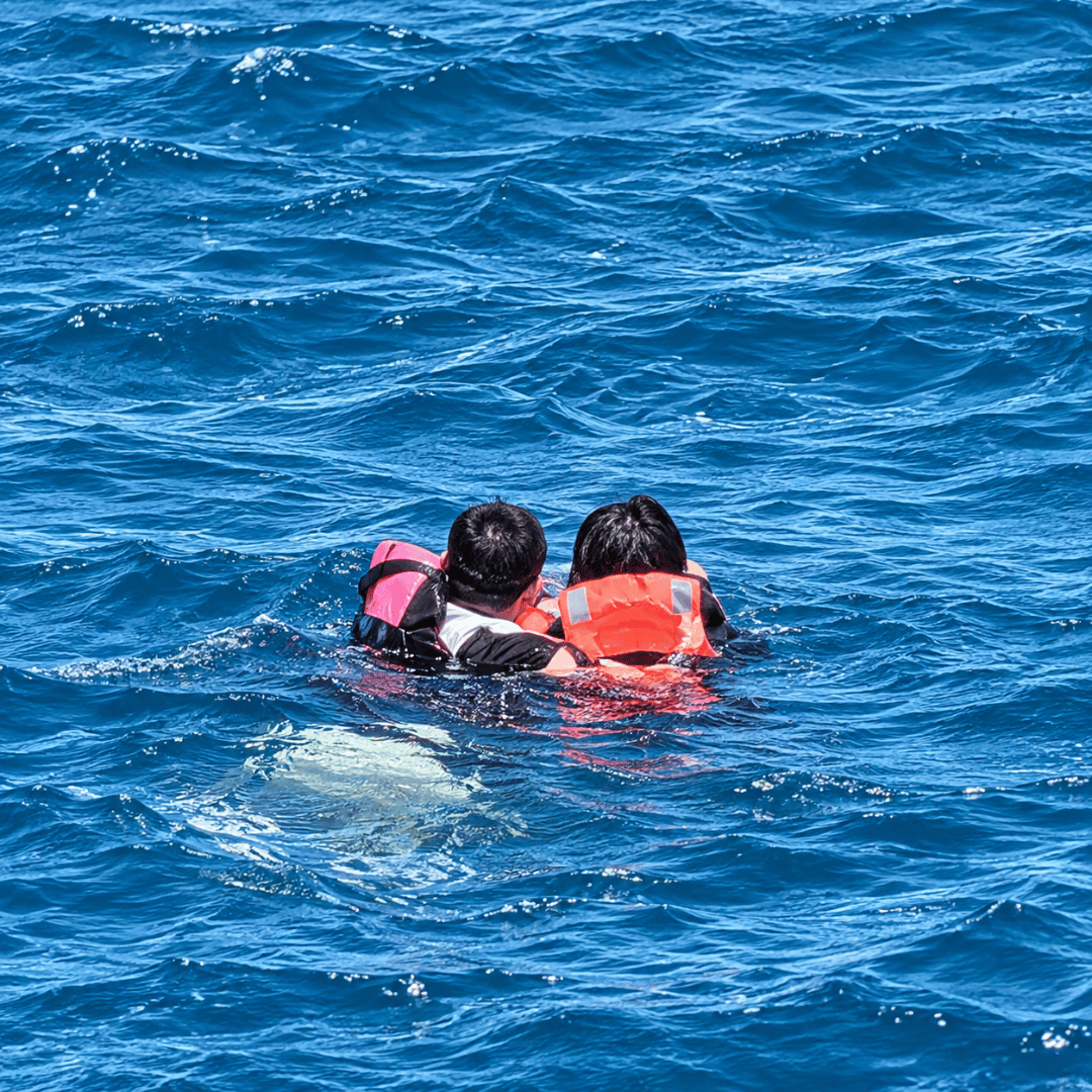 Bukan Film! Perjuangan Hidup-Mat* Pasangan Suami Istri Terapung di Laut Usai KM Virgo Transport 8 Terbalik