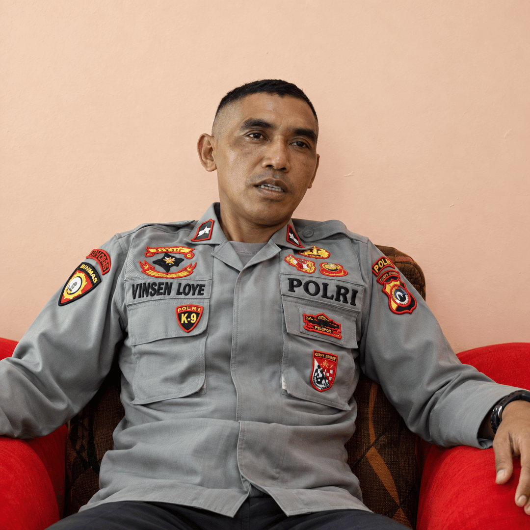 Polisi di Kupang Jadi Ketua RT, Manfaatkan Keahlian Latih Anjing untuk Bantu Bangun Rumah Warga
