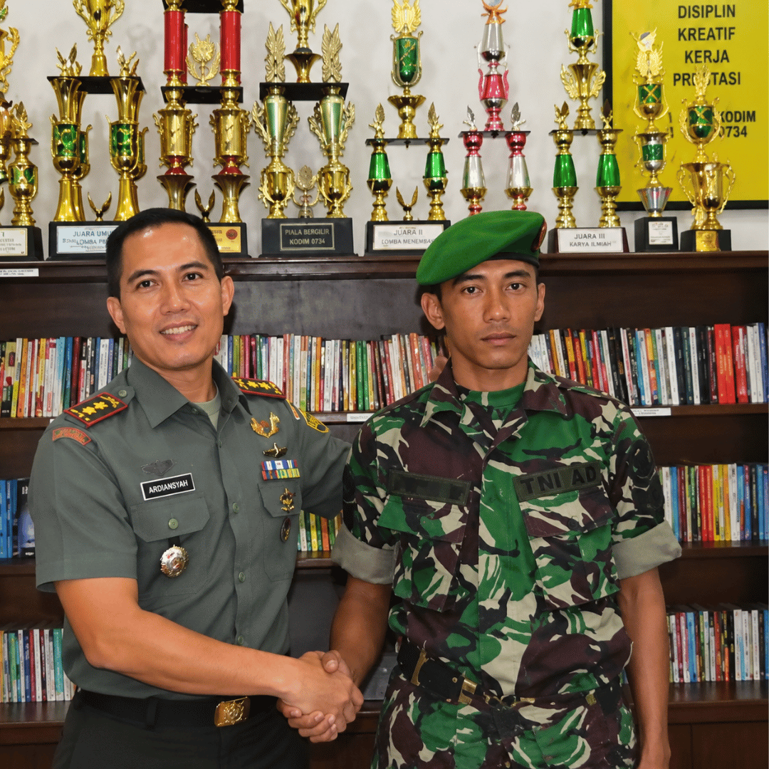Tak Gengsi, Pang Penting Halal, Anggota TNI Ini Pilih Jadi Pemulung demi Nafkahi Keluarga
