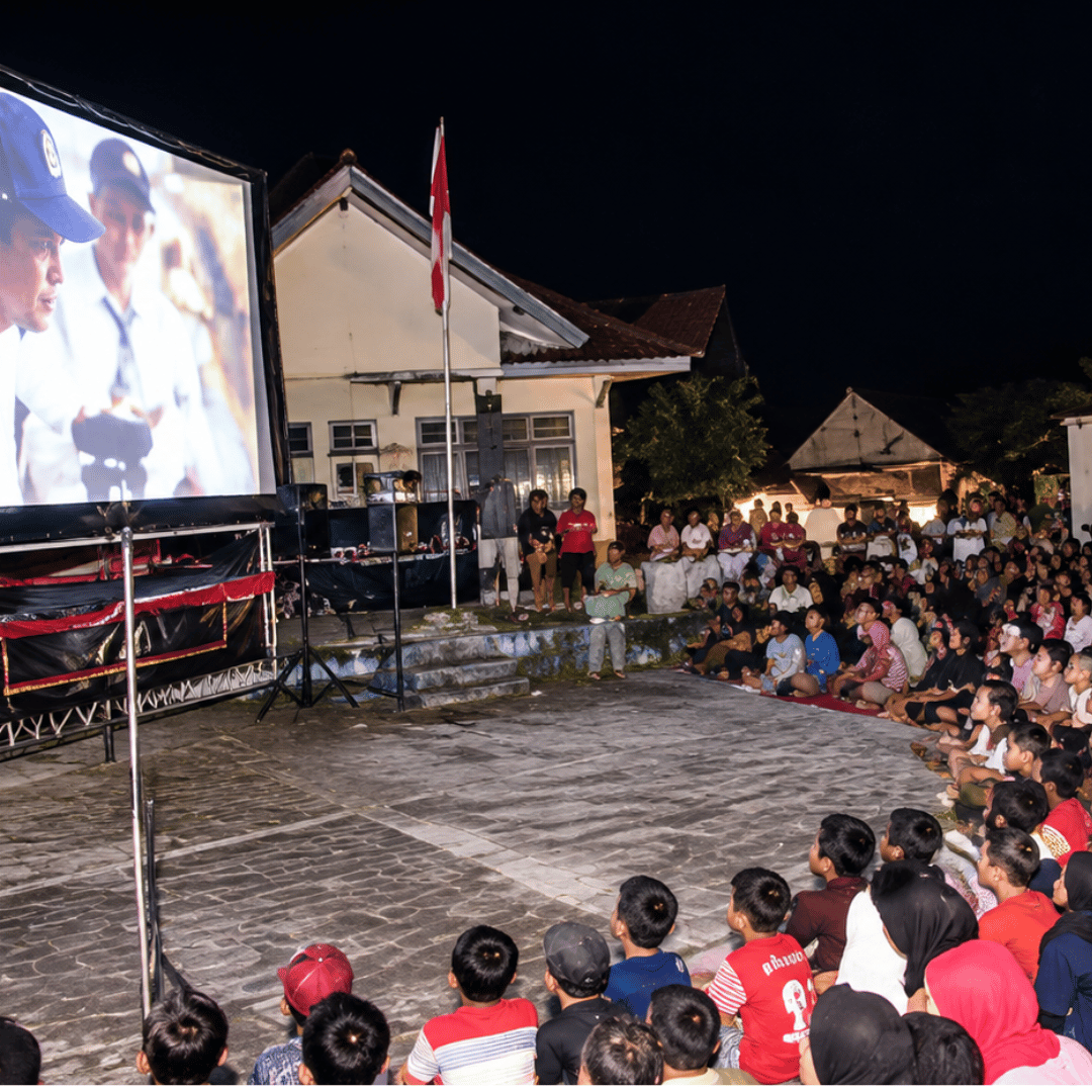 Menonton Layar Tancap Menonton Layar Tancap