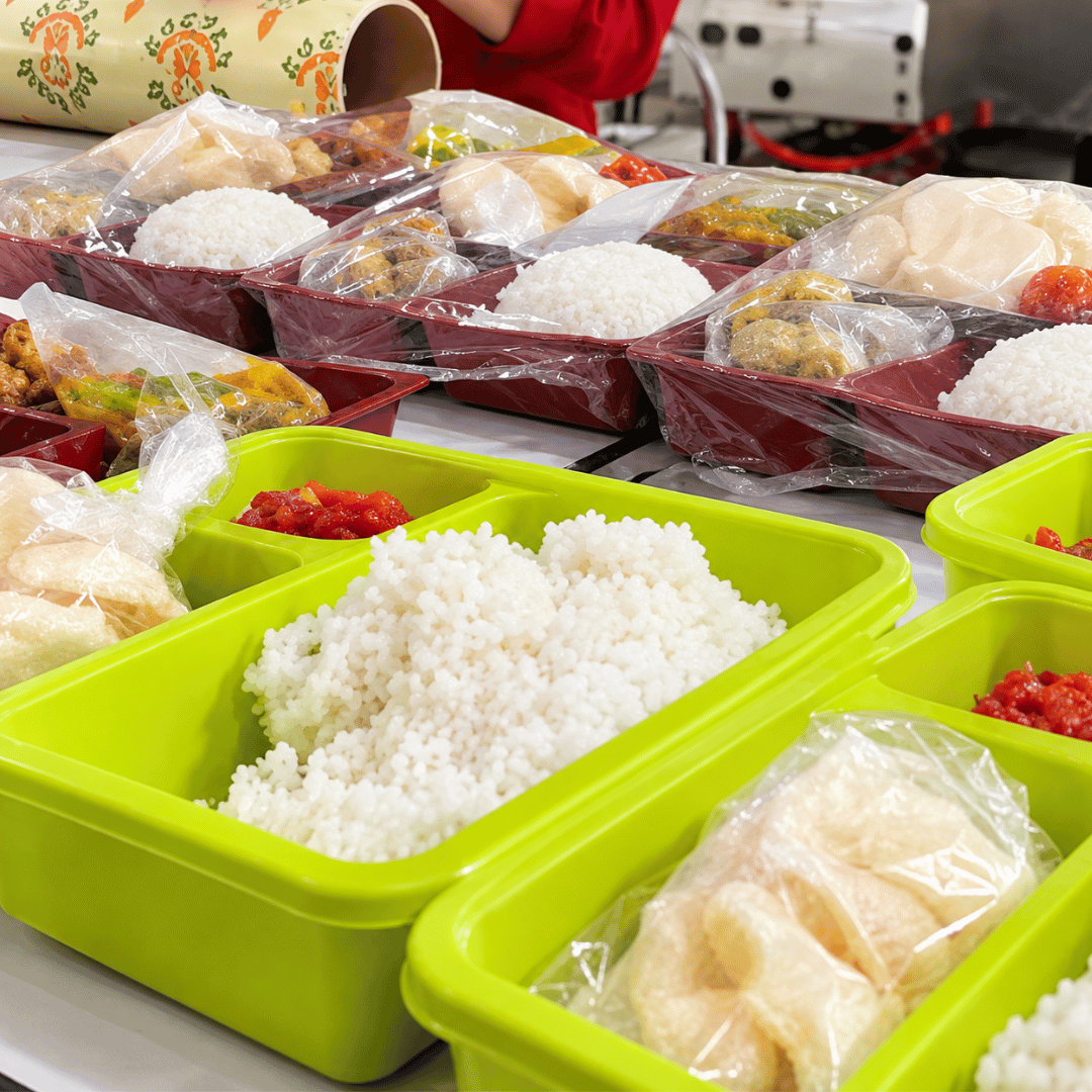 Makan 3 kali sehari dan dapat snack Makan 3 kali sehari dan dapat snack