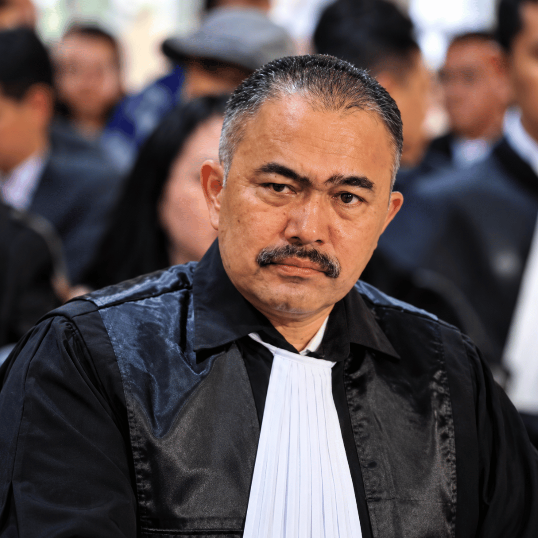 "KALAU KITA BERANI DAN TIDAK TAKUT, LAMA-LAMA KEJAHATAN AKAN HABIS. TAPI KALAU KITA TAKUT, KEJAHATAN AKAN TUMBUH SUBUR." "KALAU KITA BERANI DAN TIDAK TAKUT, LAMA-LAMA KEJAHATAN AKAN HABIS. TAPI KALAU KITA TAKUT, KEJAHATAN AKAN TUMBUH SUBUR."