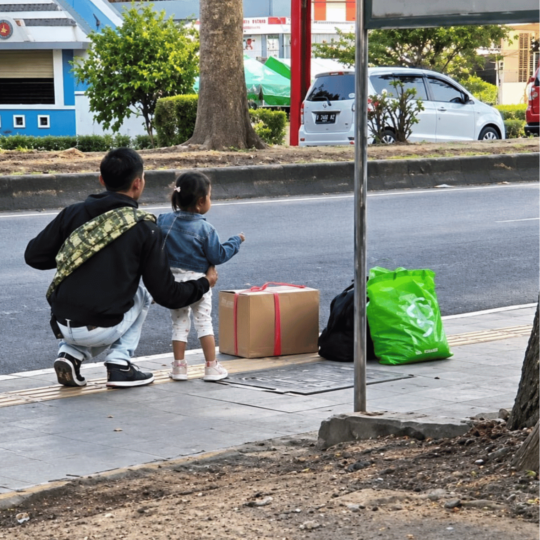 Istri Diduga Selingkuh dengan Mantan Pacar, Pria Ini Pergi Bersama Anak dan Barang Bawaannya
