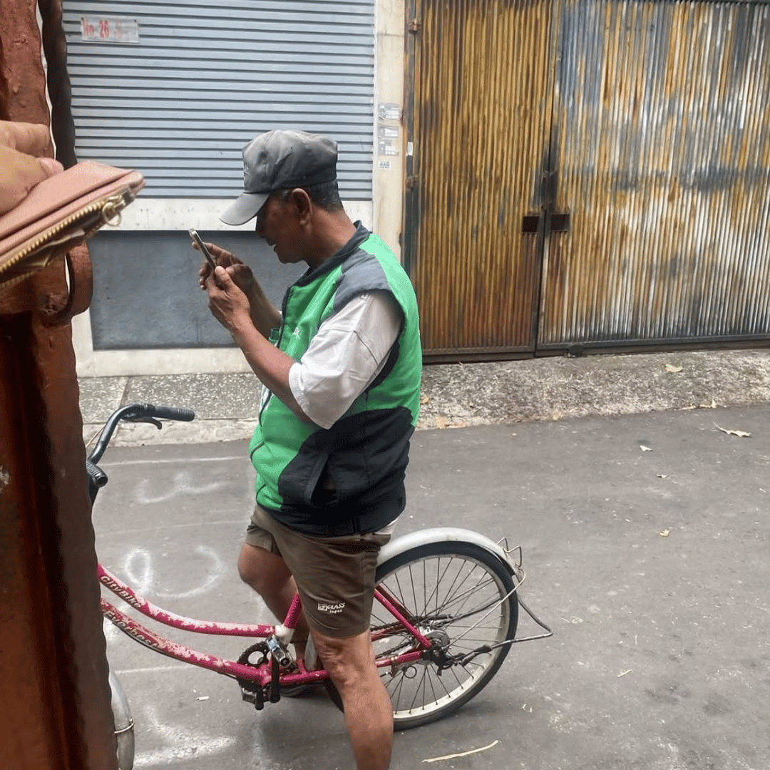 Motor Hilang Dicuri, Driver Ojol Tetap Antar Pesanan dengan Sepeda