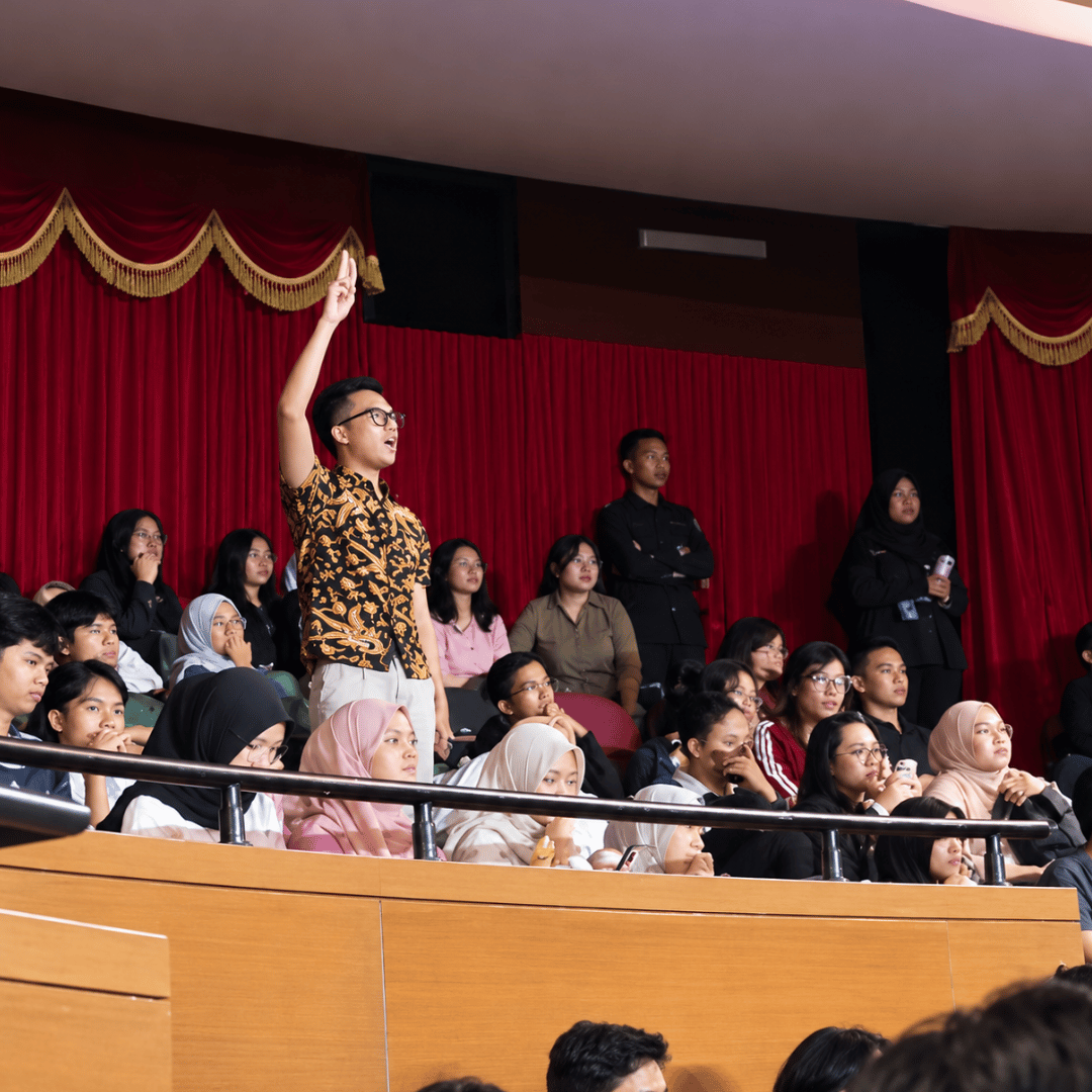 Seorang Pemuda Sampaikan Protes Langsung kepada Raffi Ahmad di Acara Seminar Bersama Erick Thohir
